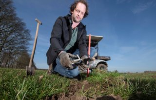 Mollenvanger haalt wekelijks 250 mollen uit grasland