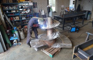 Voermengwagen opknappen met rvs en magneet