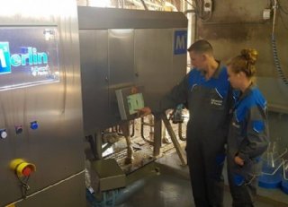 Koeien van De Jong weten M2erlin-robots goed te vinden