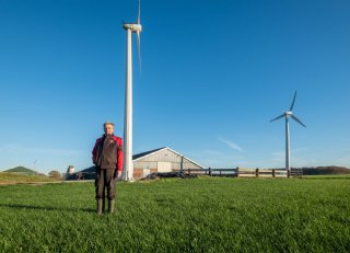 'Combinatie wind en zon past goed op ons melkveebedrijf'
