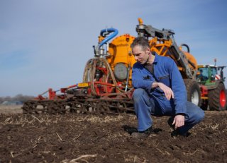 Akkerbouwer Jaap Topper: 'Mantus helpt bietenteelt gezond te houden'