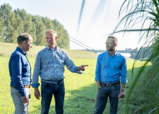 Biologische akkerbouwer legt CO2 vast met miscanthus