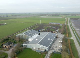 Zonnepanelen en bollenbedrijf pieken samen in de zomer