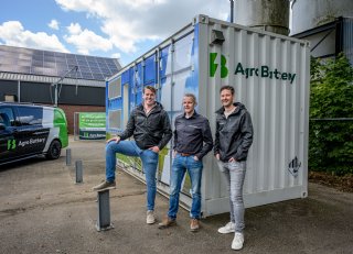 'De revolutie op het boerenerf: een batterij om te verdienen aan zon-en windenergie'